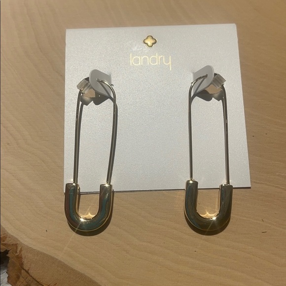 Landry pretty unique long gold earrings 💝💖 - Picture 2 of 6